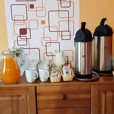 Pizzeria Alzbetka Hotell Strecno Eksteriør bilde