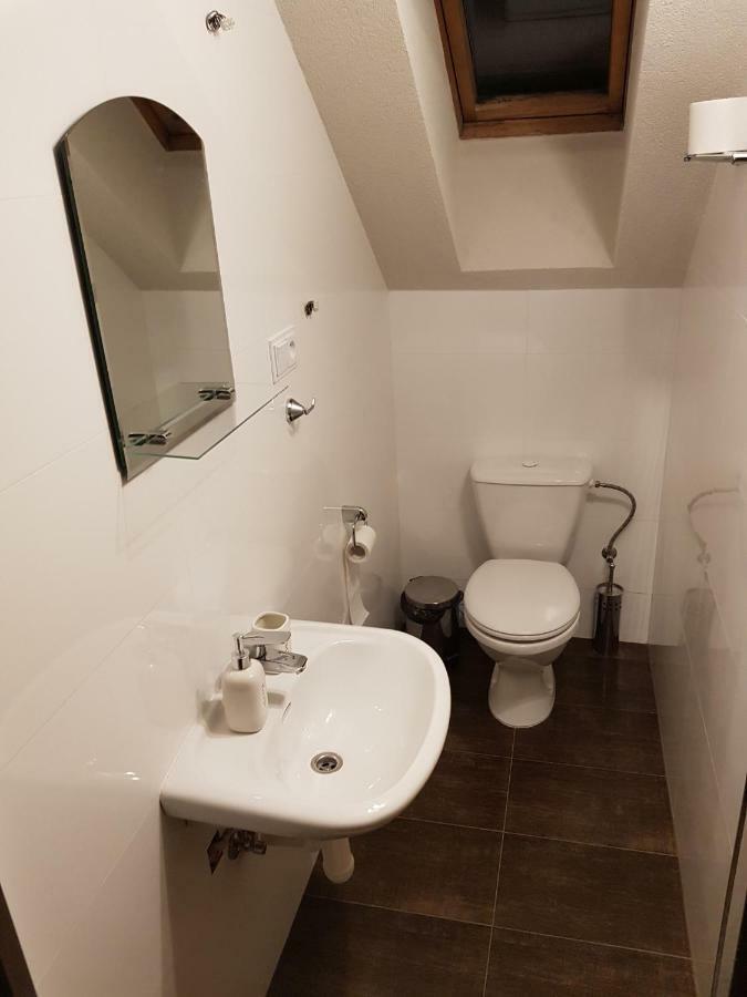 Pizzeria Alzbetka Hotell Strecno Eksteriør bilde