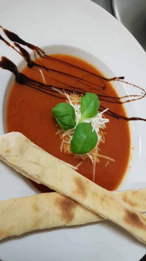Pizzeria Alzbetka Hotell Strecno Eksteriør bilde