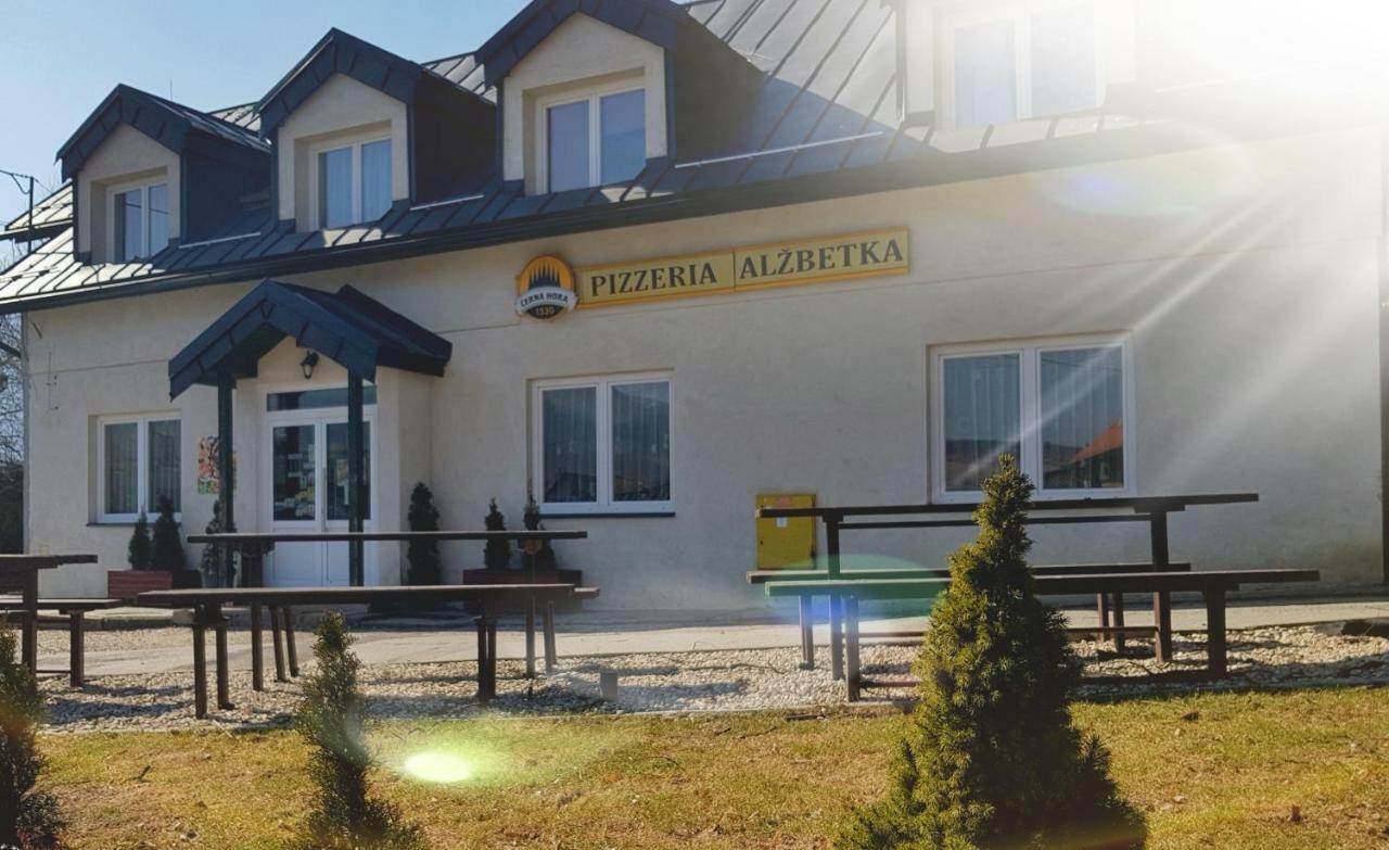 Pizzeria Alzbetka Hotell Strecno Eksteriør bilde