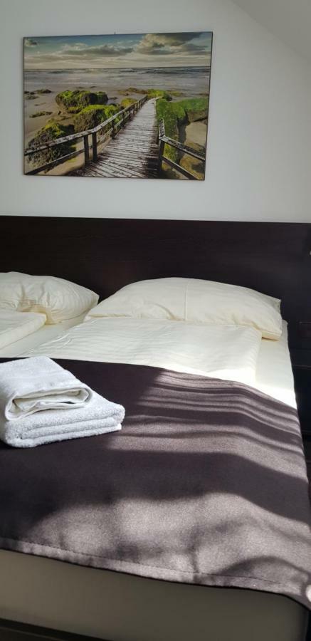 Pizzeria Alzbetka Hotell Strecno Eksteriør bilde