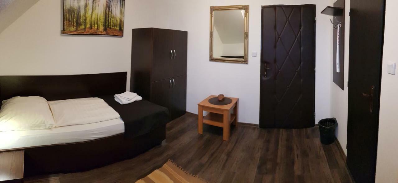 Pizzeria Alzbetka Hotell Strecno Rom bilde